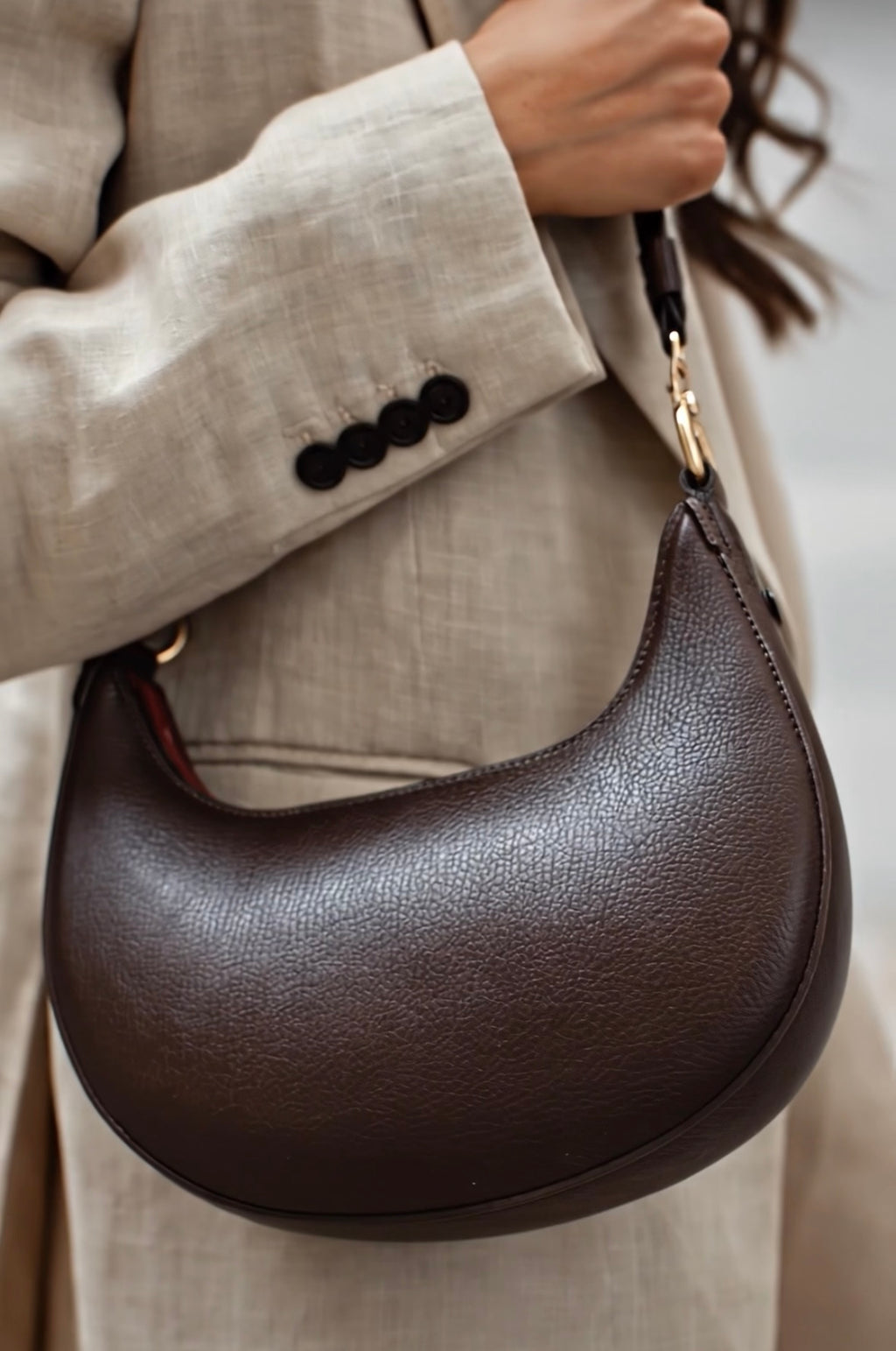 Bolso mujer elegante marrón estilo minimalista uso diario 